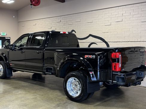 Used 2025 Ford F450 Platinum w/ FX4 Off-Road Package image 8
