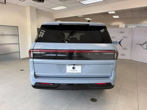 Used 2025 Lincoln Navigator Reserve AWD/4WD image 6