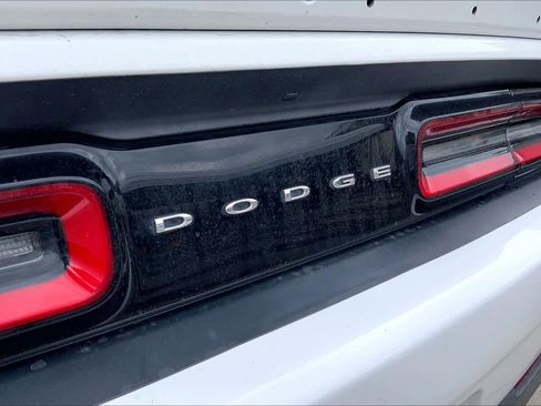 Used 2018 Dodge Challenger SXT image 26