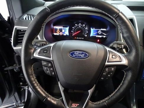 Used 2022 Ford Edge ST w/ Equipment Group 401A image 6
