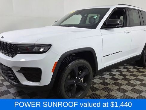 Used 2023 Jeep Grand Cherokee Altitude image 3