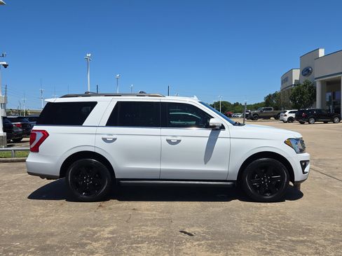 Used 2020 Ford Expedition XLT w/ Equipment Group 201A RWD image 2