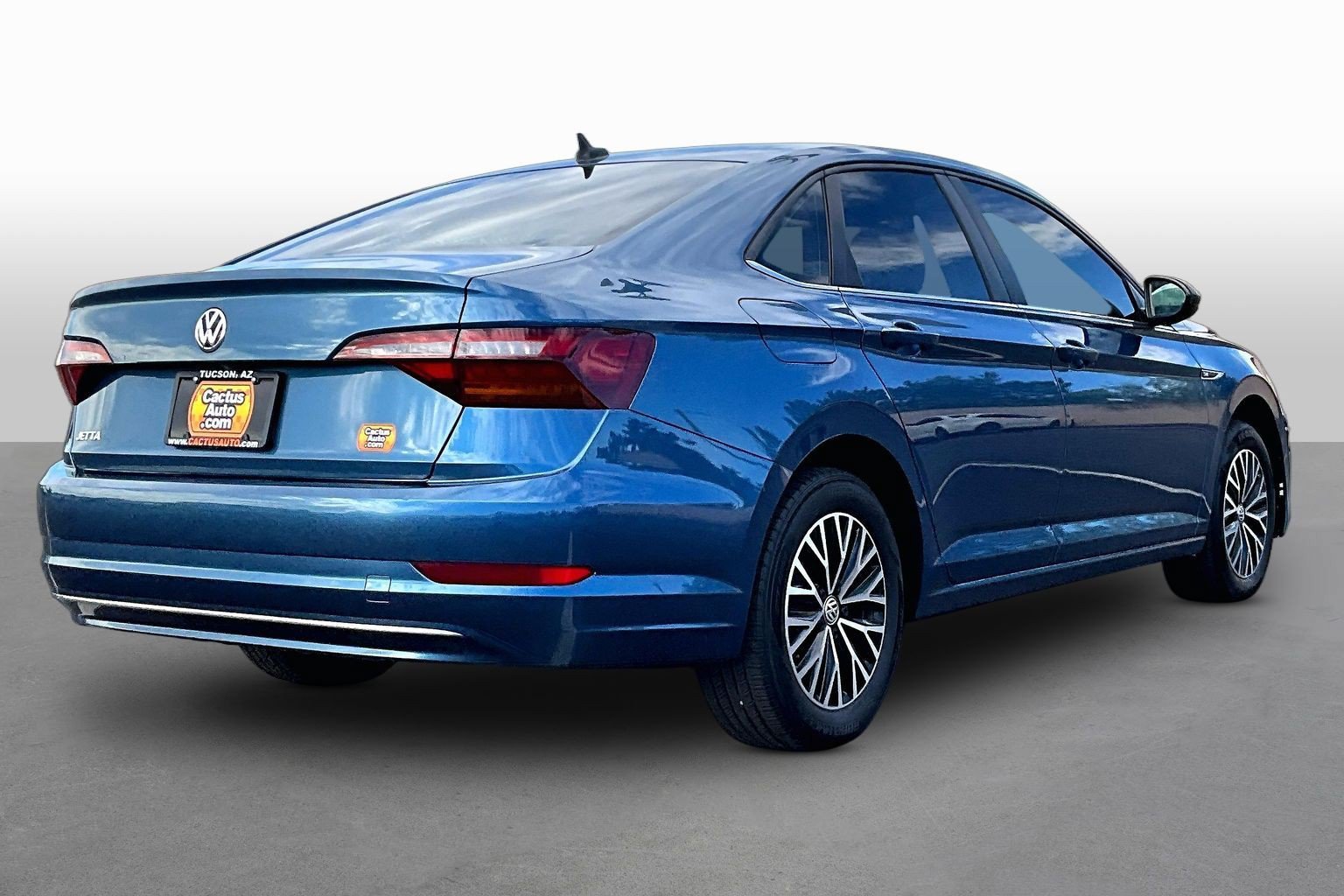 Used 2019 Volkswagen Jetta SEL FWD image 2