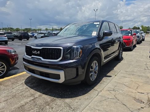 Certified 2025 Kia Telluride LX FWD image 6
