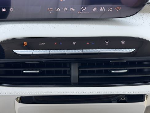 New 2026 Buick Enclave Avenir w/ Super Cruise Package FWD image 25