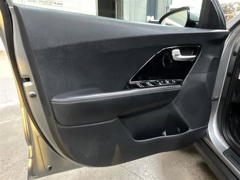 Used 2022 Kia Niro EX w/ Cold Weather Package image 10