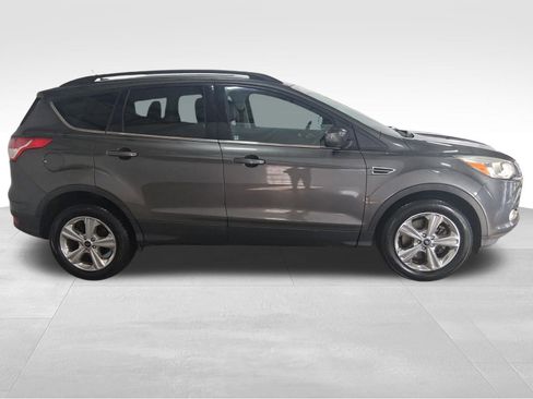 Used 2015 Ford Escape SE w/ Equipment Group 201A image 4