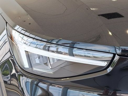 Used 2024 Volvo XC40 B5 Plus w/ Climate Package AWD/4WD image 9