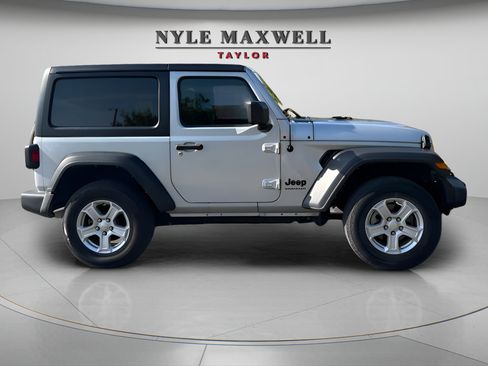 Used 2022 Jeep Wrangler Sport AWD/4WD image 2