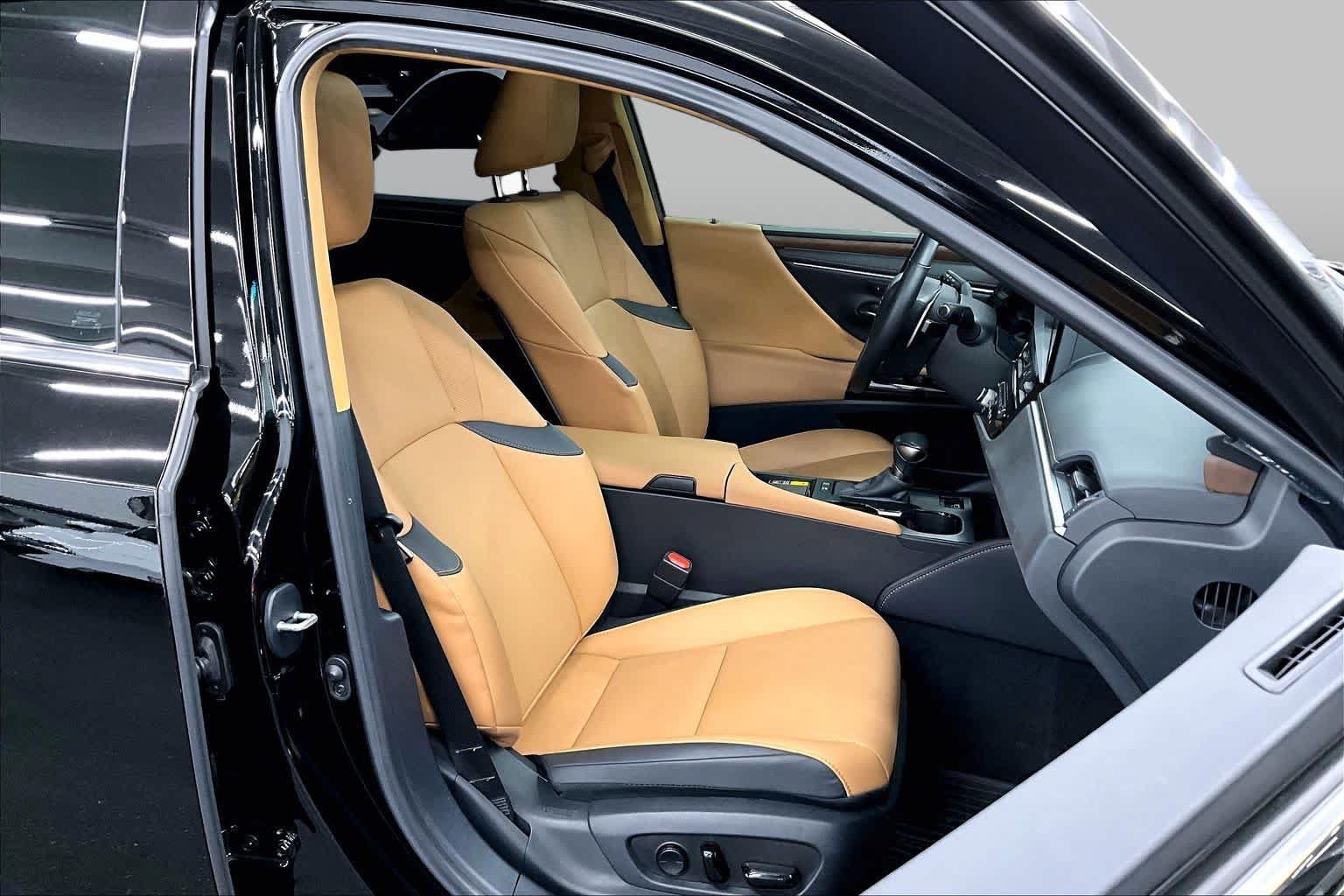 Used 2024 Lexus ES 300h w/ Premium Package FWD image 8
