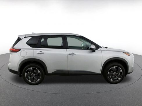 Used 2025 Nissan Rogue SV FWD image 10