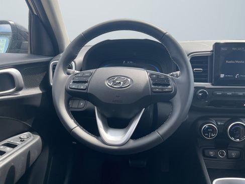 New 2025 Hyundai Venue SEL image 13
