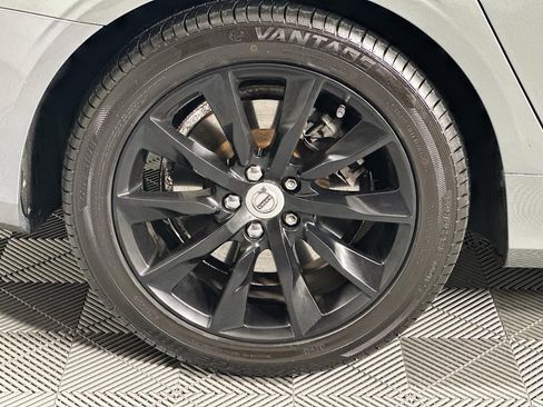 Used 2018 Volvo S90 T6 Momentum w/ Convenience Package image 23