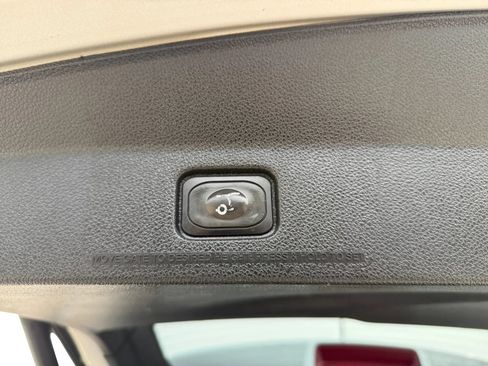 Used 2018 Ford Explorer XLT w/ Equipment Group 202A AWD/4WD image 12