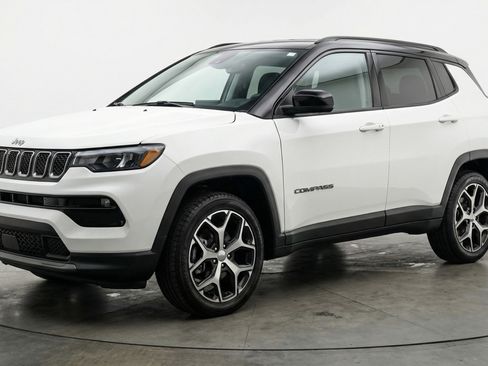 Used 2025 Jeep Compass Limited AWD/4WD image 3
