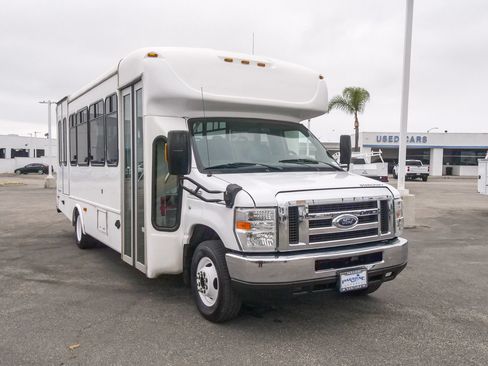 Used 2013 Ford E-450 and Econoline 450 Super Duty w/ Shuttle Bus Prep Pkg RWD image 3