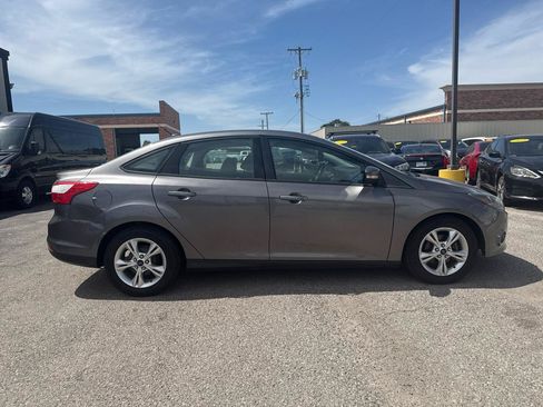 Used 2014 Ford Focus SE FWD image 5