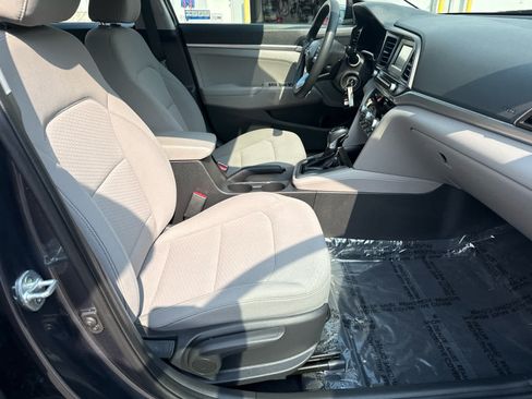 Used 2020 Hyundai Elantra SE FWD image 12