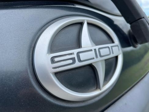 Used 2006 Scion xA Hatchback 4D image 9