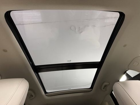 Used 2022 Cadillac XT5 Premium Luxury w/ LPO, Floor Liner Package image 8