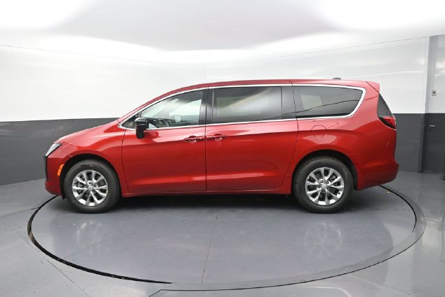 New 2027 Chrysler Pacifica Select AWD/4WD image 5