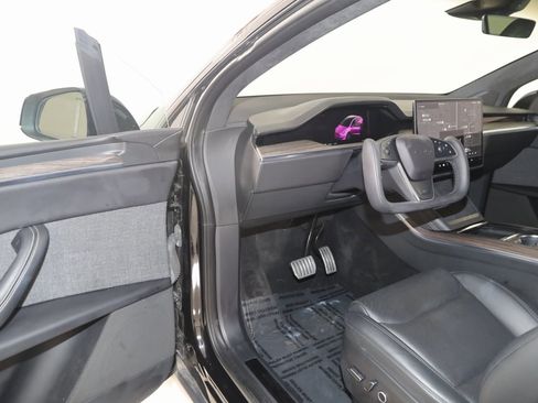 Used 2022 Tesla Model X image 56