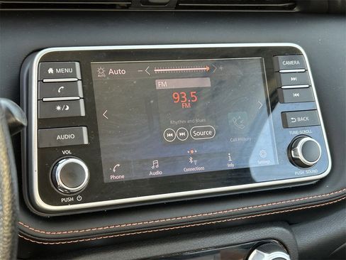 Certified 2018 Nissan Kicks SR image 7