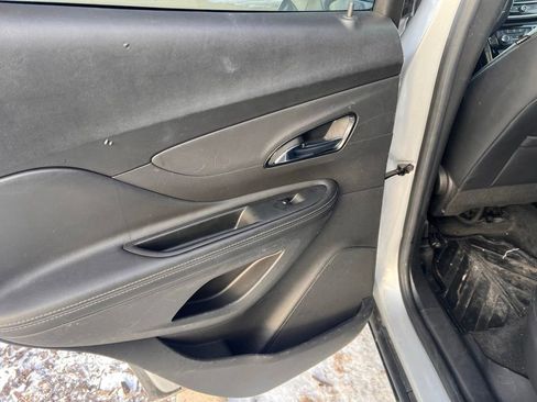 Used 2021 Buick Encore Preferred image 5