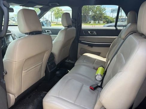 Used 2018 Ford Explorer XLT w/ Equipment Group 202A AWD/4WD image 5