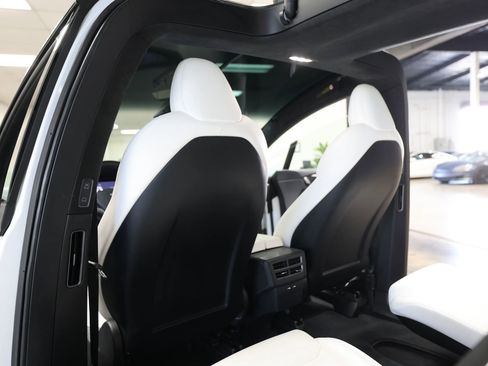 Used 2020 Tesla Model X Performance image 44