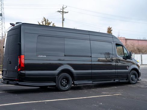 Used 2024 Mercedes-Benz Sprinter 3500 image 6