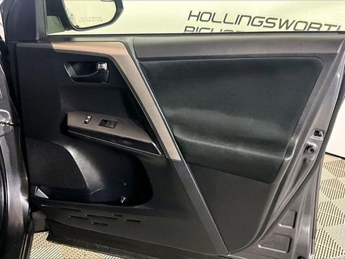 Used 2018 Toyota RAV4 LE image 19