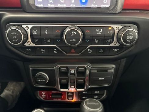 Used 2020 Jeep Gladiator Rubicon w/ Uconnect 4C Nav & Sound Group AWD/4WD image 36