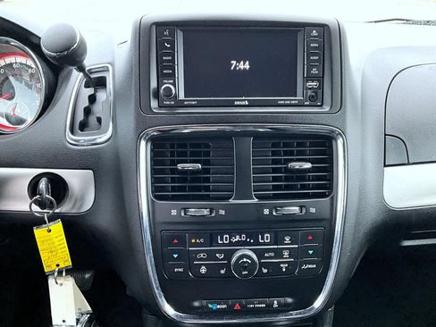 Used 2018 Dodge Grand Caravan GT FWD image 14