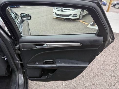 Used 2017 Ford Fusion SE image 21