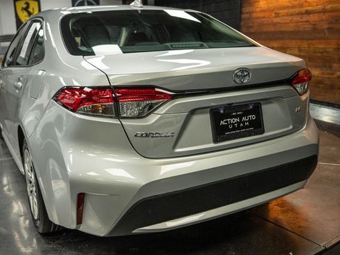 Used 2021 Toyota Corolla LE image 6