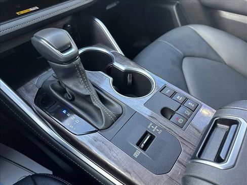 Used 2025 Toyota Highlander Platinum AWD/4WD image 20