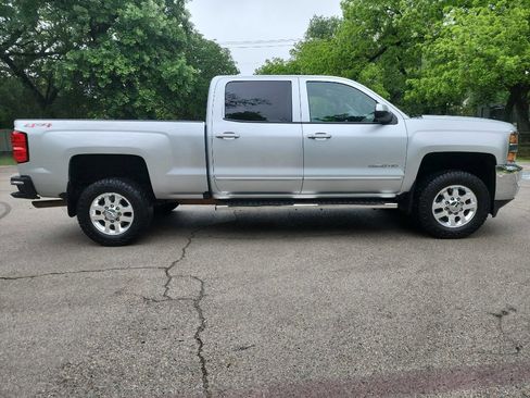 Used 2017 Chevrolet Silverado 2500 LT AWD/4WD image 12