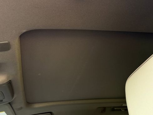 Used 2021 GMC Yukon XL SLT w/ Rear Media and Nav Package image 15