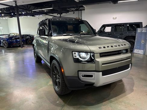 Used 2025 Land Rover Defender 110 S image 12