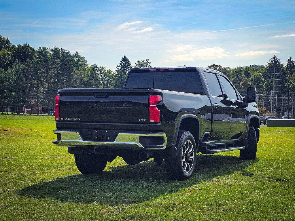 Used 2024 Chevrolet Silverado 2500 LTZ w/ LTZ Convenience Package AWD/4WD image 4