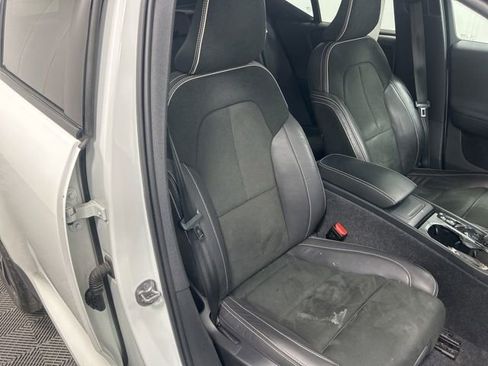 Used 2022 Volvo XC40 T5 R-Design w/ Advanced Package AWD/4WD image 24