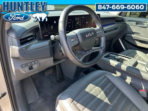 Used 2024 Kia EV9 Land image 22