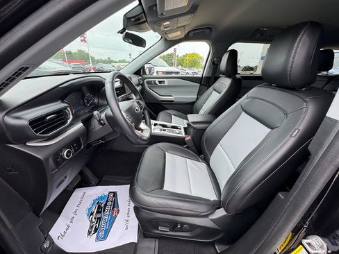 Certified 2023 Ford Explorer XLT w/ Equipment Group 202A AWD/4WD image 28