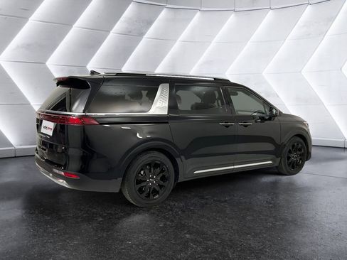 Used 2022 Kia Carnival SX Prestige image 4