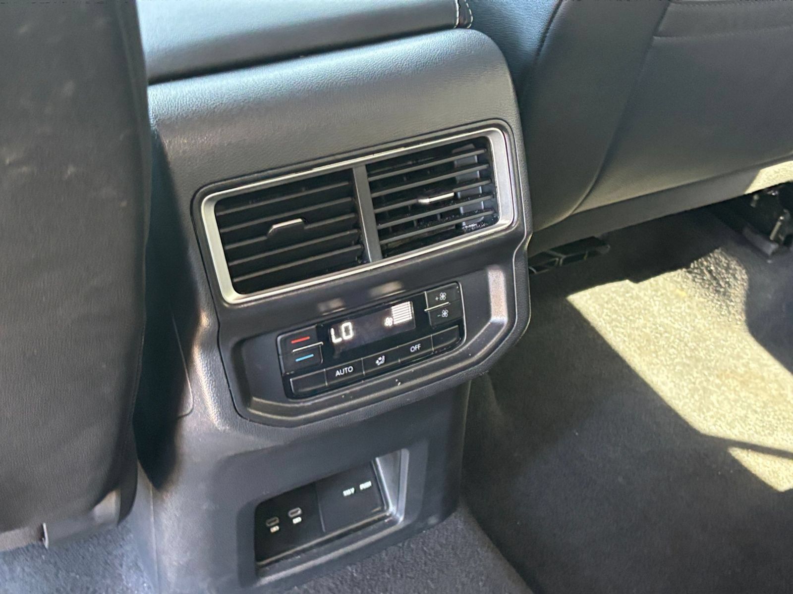 Used 2026 Volkswagen Atlas SE FWD image 25
