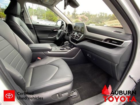 Certified 2024 Toyota Highlander XLE AWD/4WD image 17