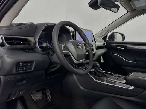 New 2026 Toyota Highlander Limited image 11