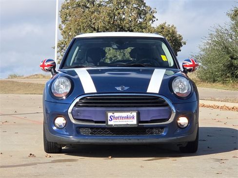 Used 2018 MINI Cooper 2-Door Hardtop image 2