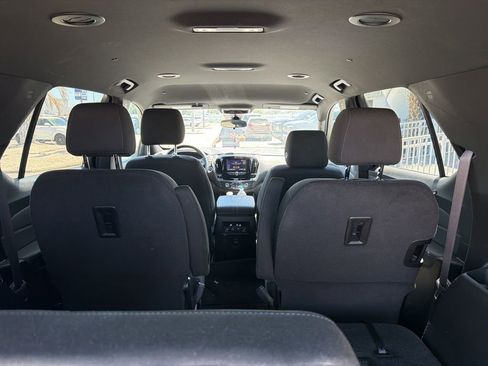 Used 2023 Chevrolet Traverse LT image 11